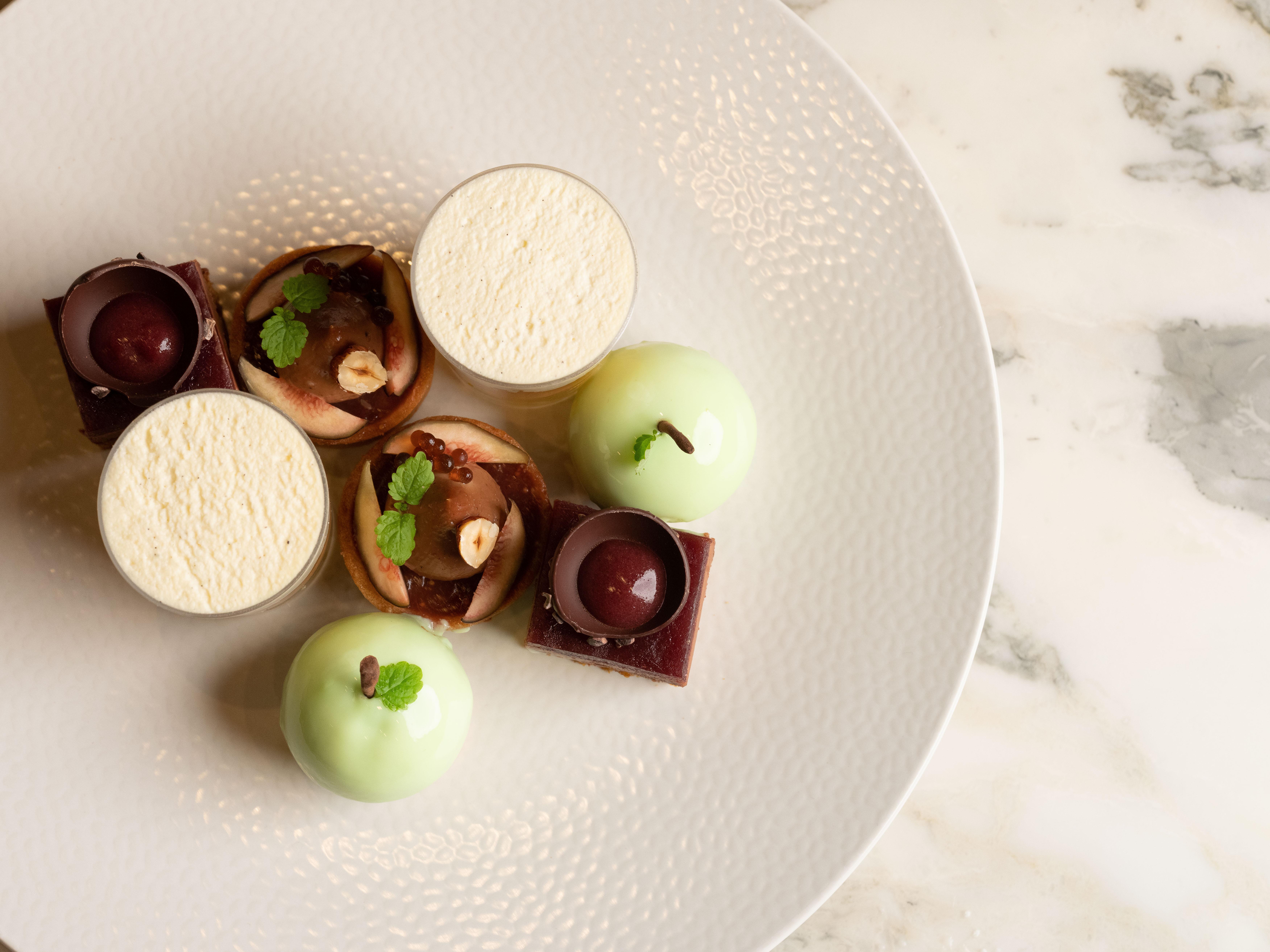 Pan Pacific Perth Hotel Exterior photo A selection of petits fours